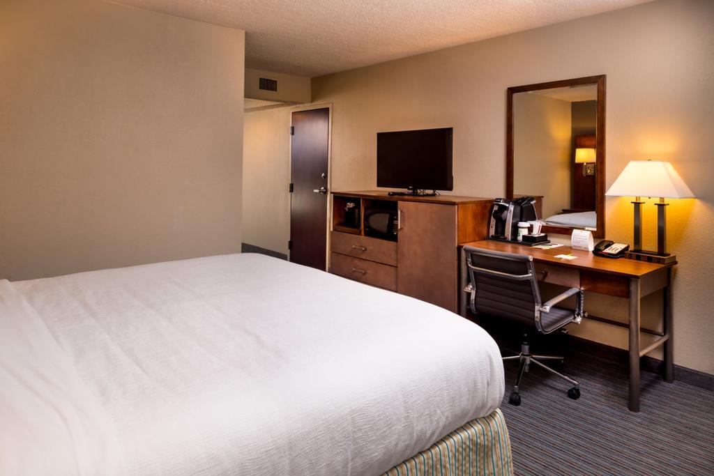 Holiday Inn Hotel & Suites Oklahoma City North By Ihg Exterior foto